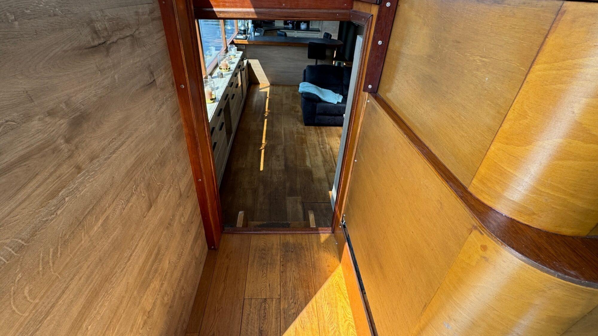 Luxe-Motor Luxe Motor 27.70 VS Varend Woonschip