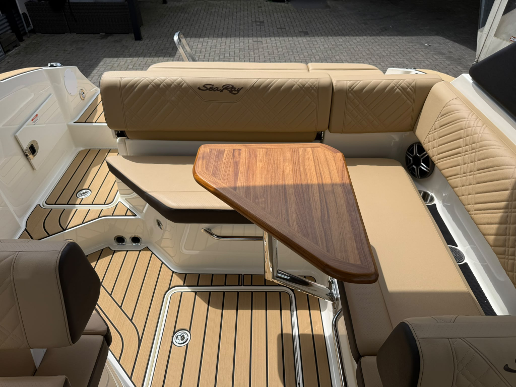 Sea Ray SDX 230