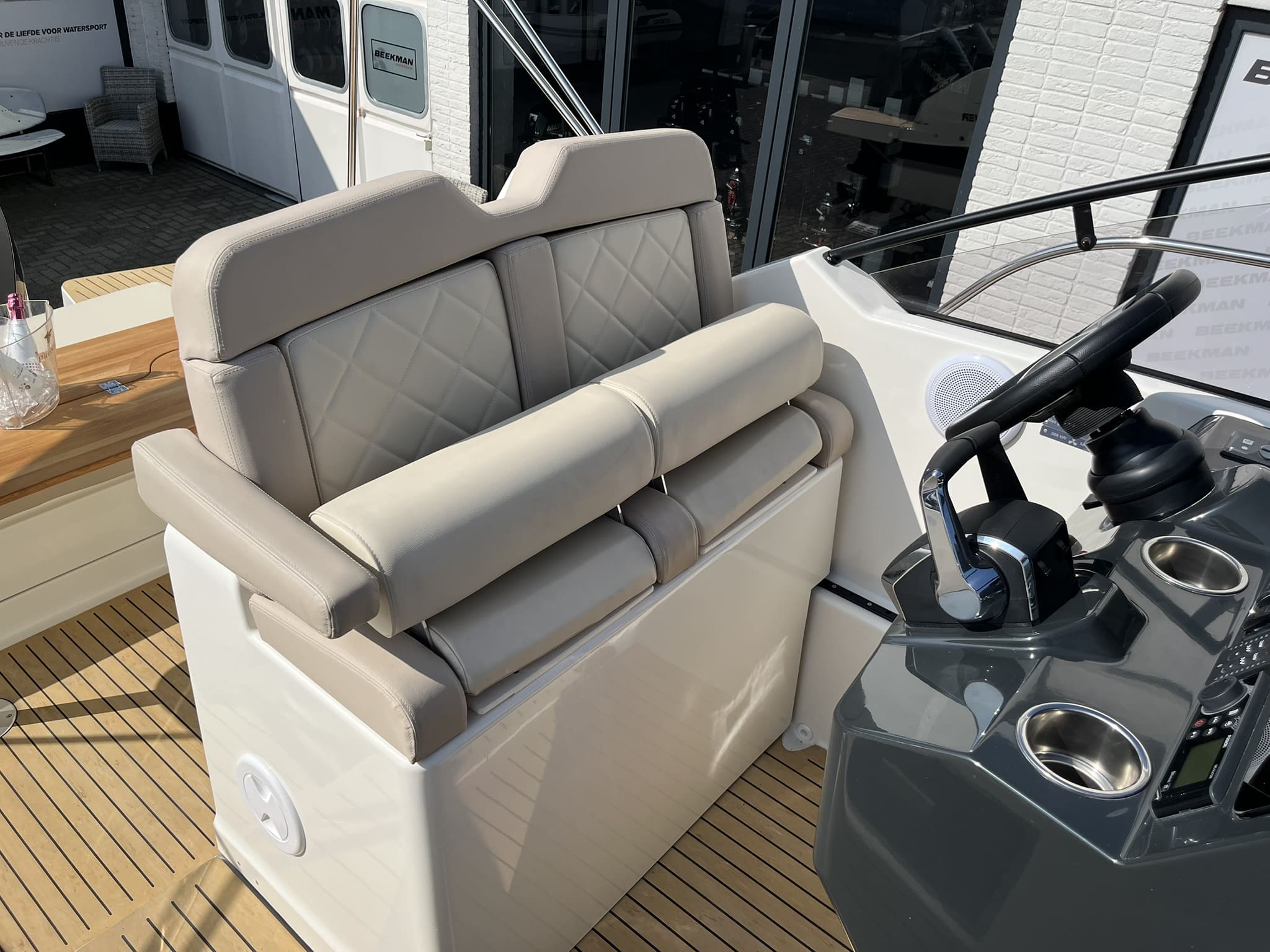 Quicksilver 875 Sundeck