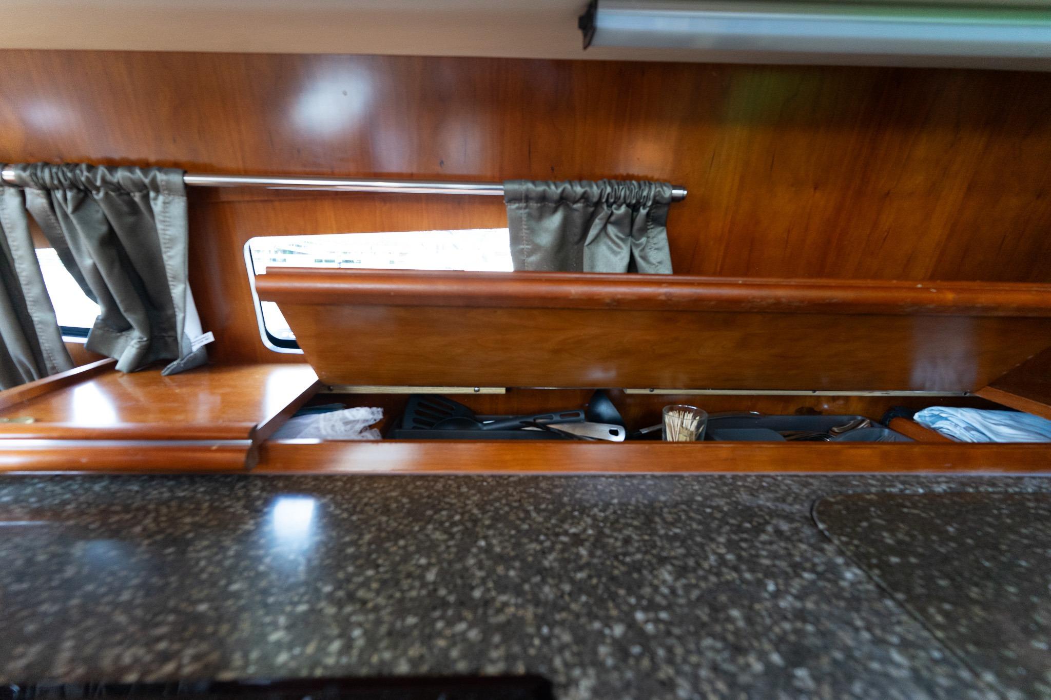 Cruisers Yachts 415 Express Motoryacht