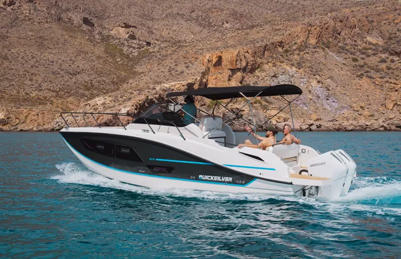 Quicksilver 875 Sundeck