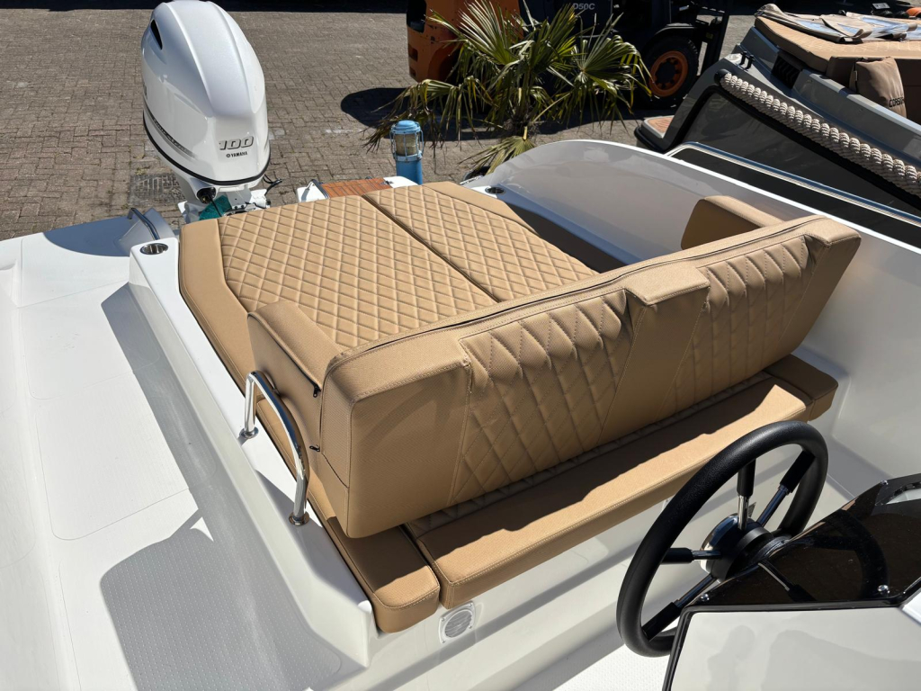 Topcraft 627 tender Yamaha 100pk DEMO