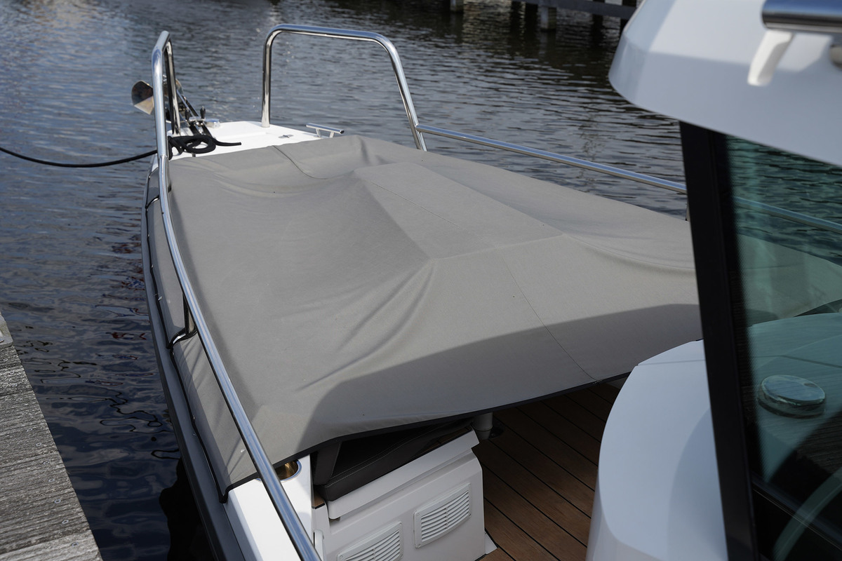 Axopar 28 Cabin