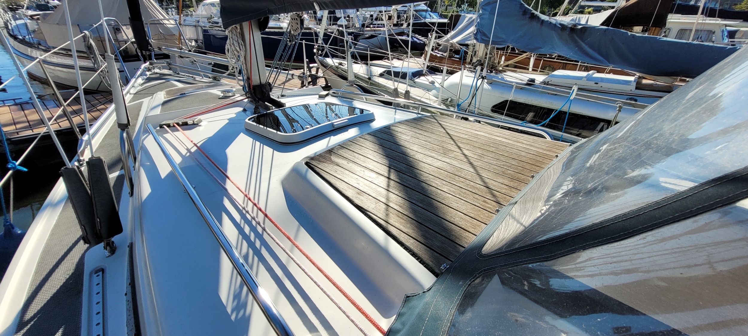 Bavaria 890