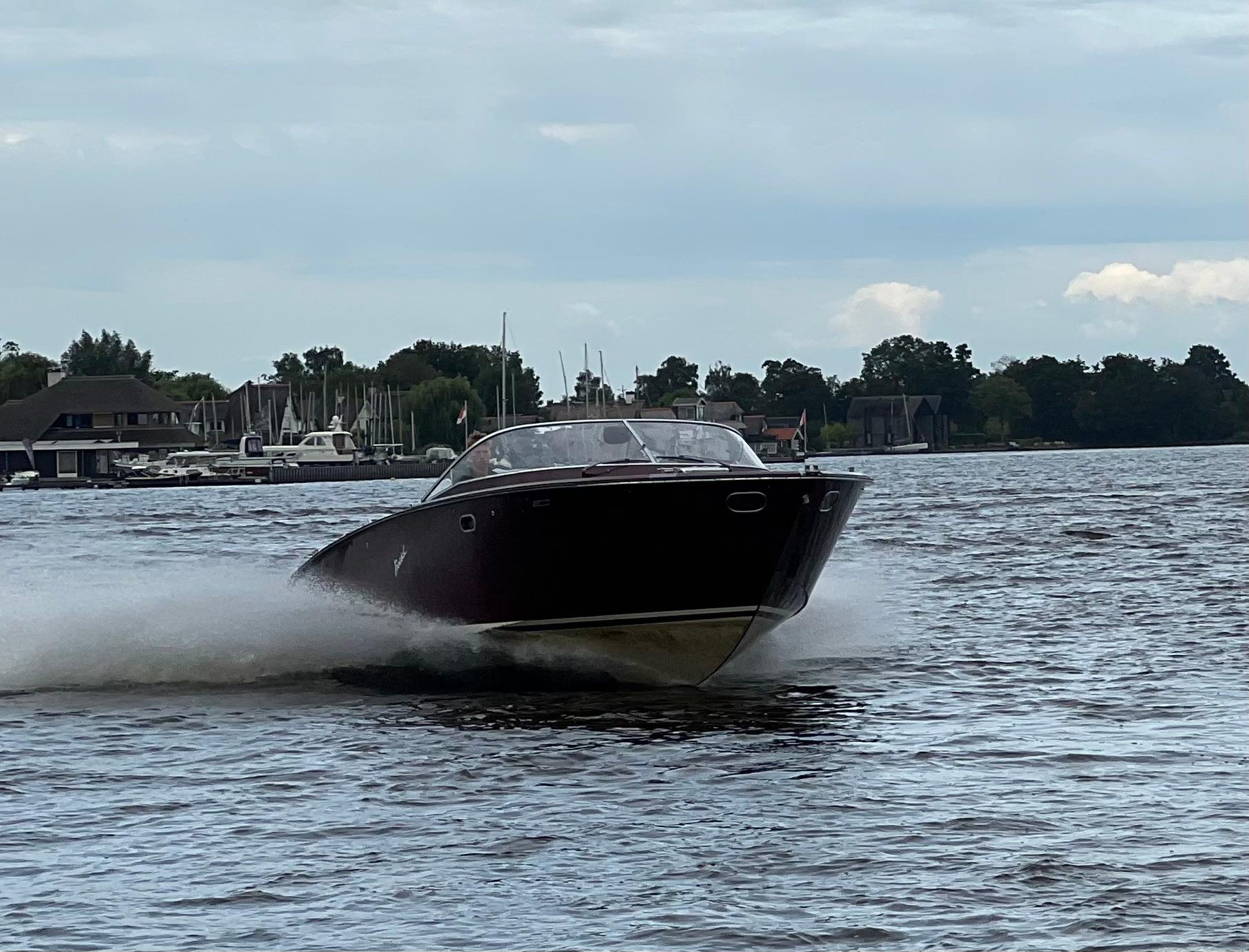 Boesch 850 Runabout Deluxe