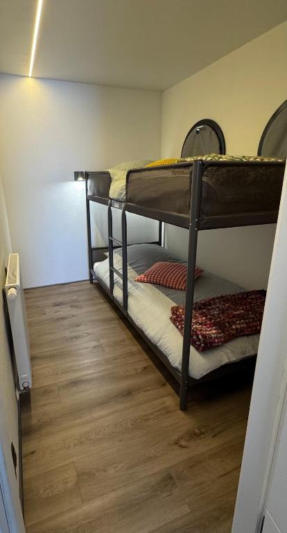 La Mare Houseboat Apartboat XL - Sauna - Hottub - Maasbommel