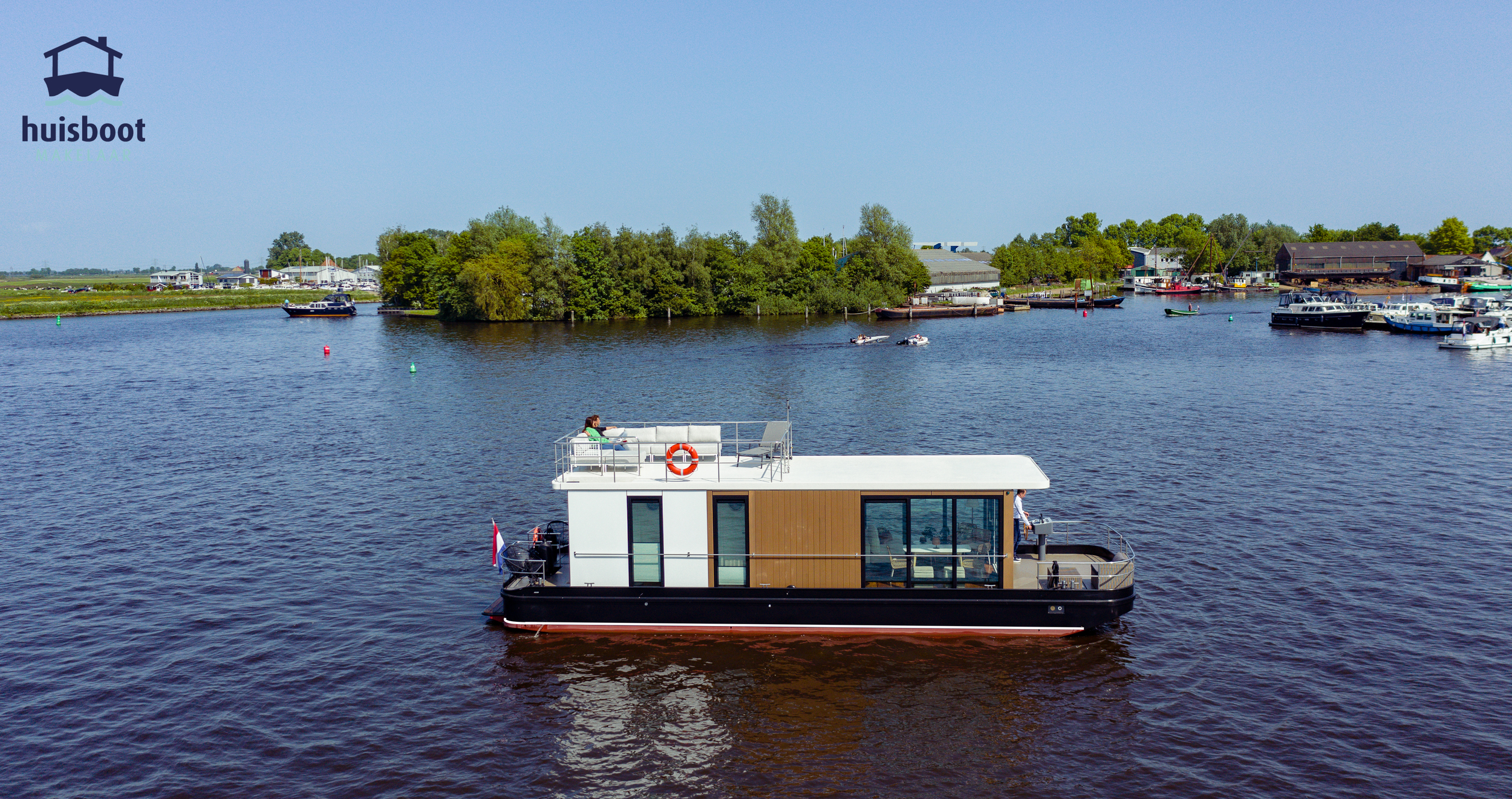HOMESHIP Lotus Navigator 14 Houseboat HOMESHIP Lotus Navigator 14 Houseboat
