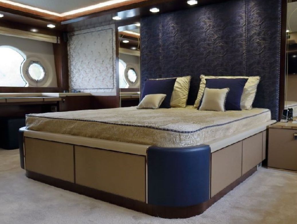 MonteCarlo Yacht 86 Flybridge