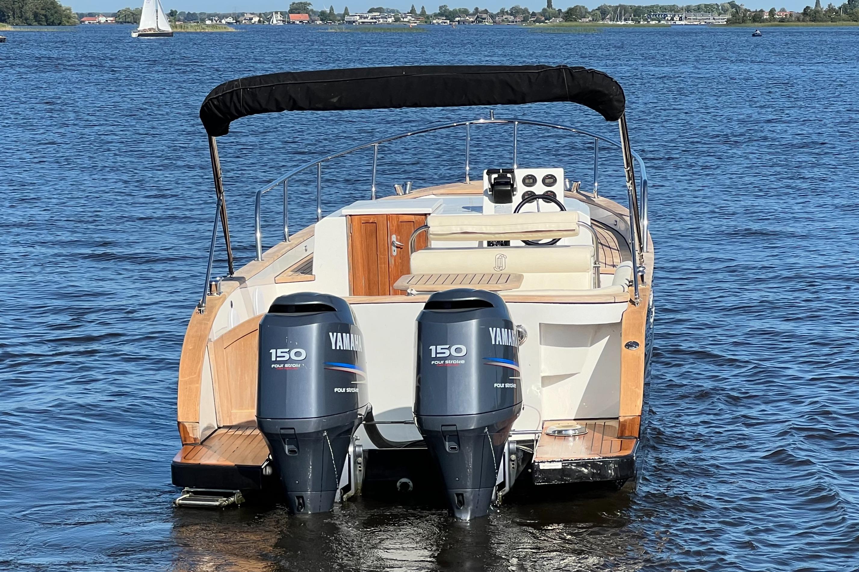 Center Console Blackfish Crossover 900