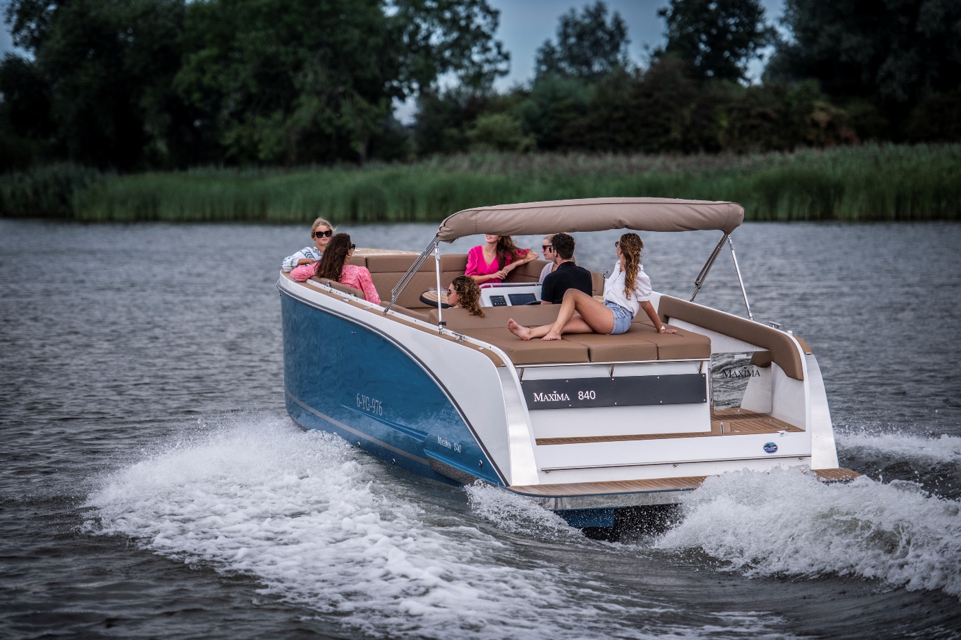 Maxima Boats 840