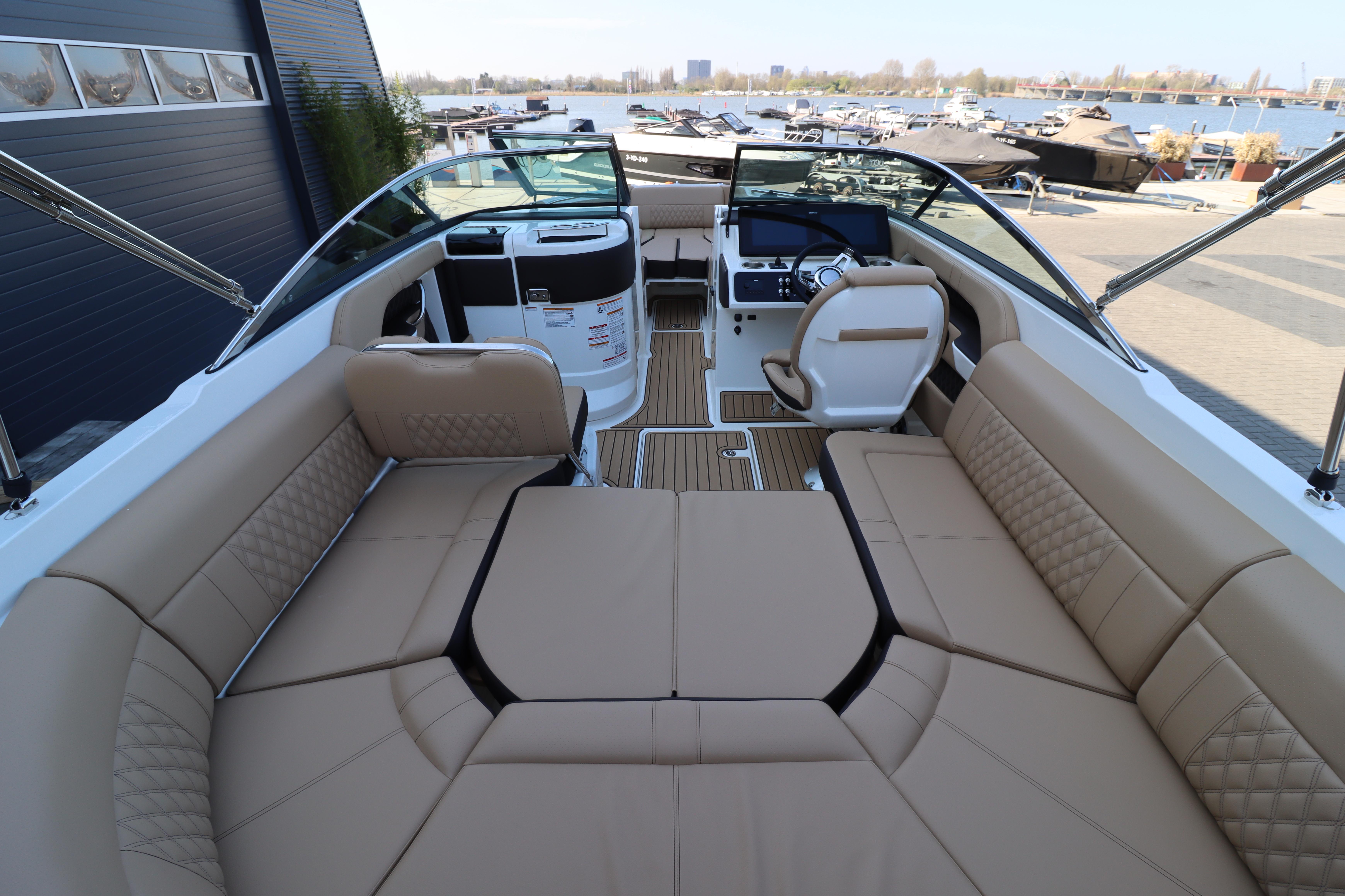 Sea Ray SLX 250