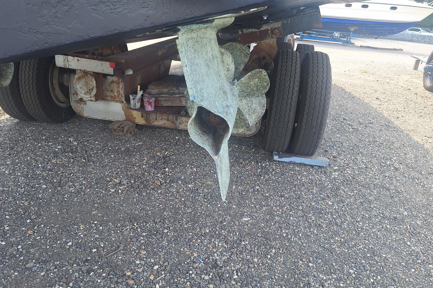 Bavaria 42 HT Sport IPS-500 - hydraulic platform