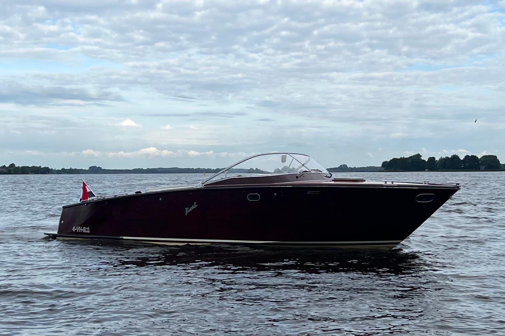 Boesch 850 Runabout Deluxe