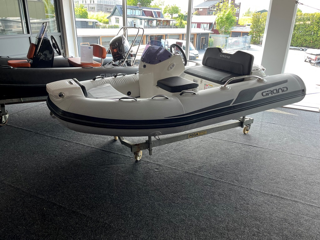 Grand Ribs Grand Golden Line G340 met Suzuki 20 pk