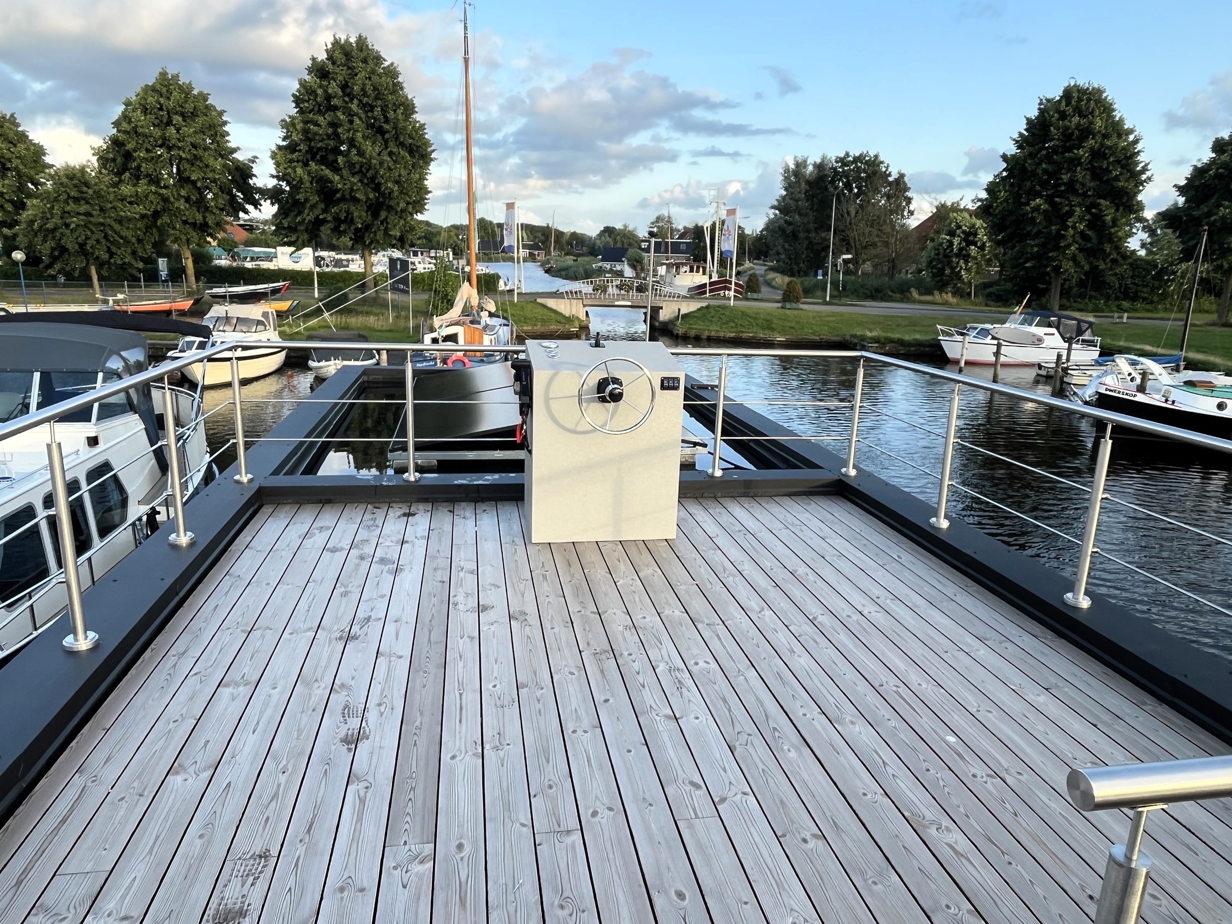 Surla 12 Houseboat Terherne (koop)ligplaats Beschikbaar