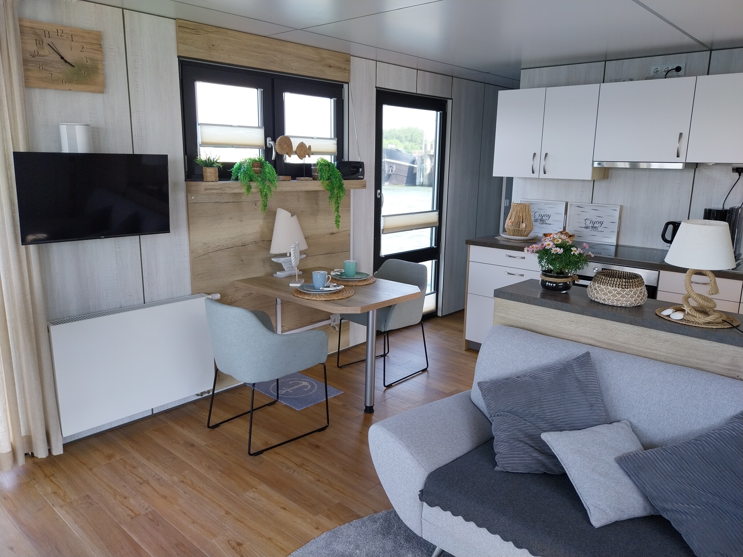 HT4 Houseboat Lelystad Ligplaats