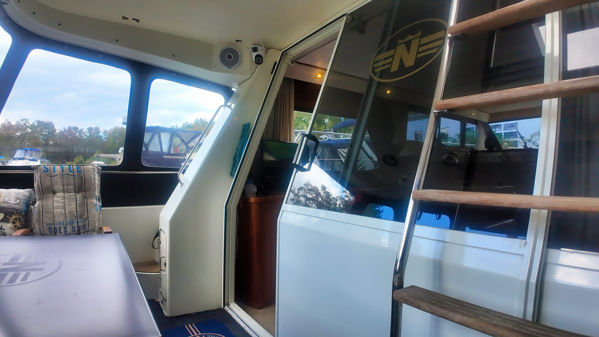 Neptunus 138 / 46 Flybridge Sedan