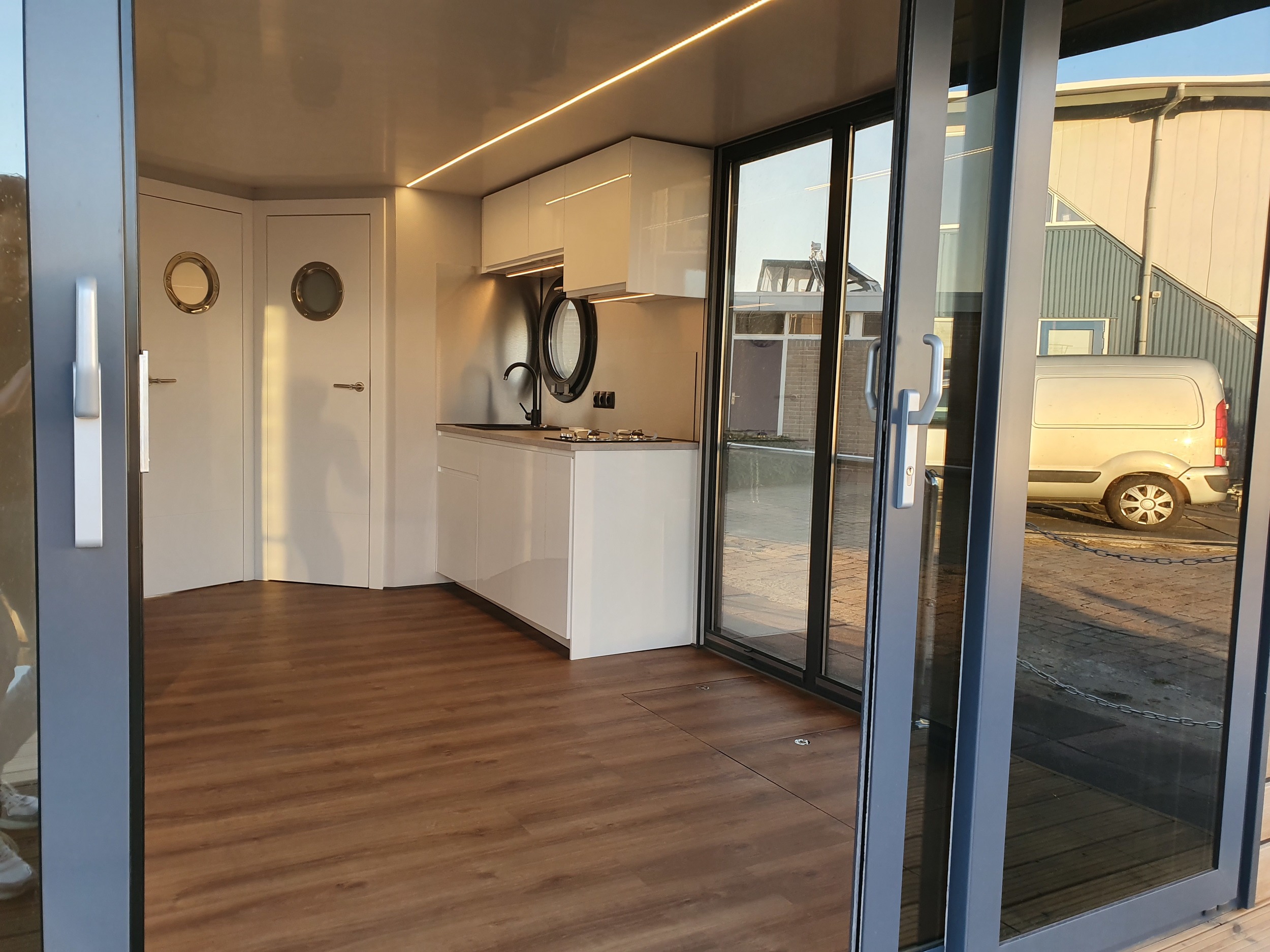 La Mare Houseboat Apartboat L - Vaarklaar - Met Verhuur