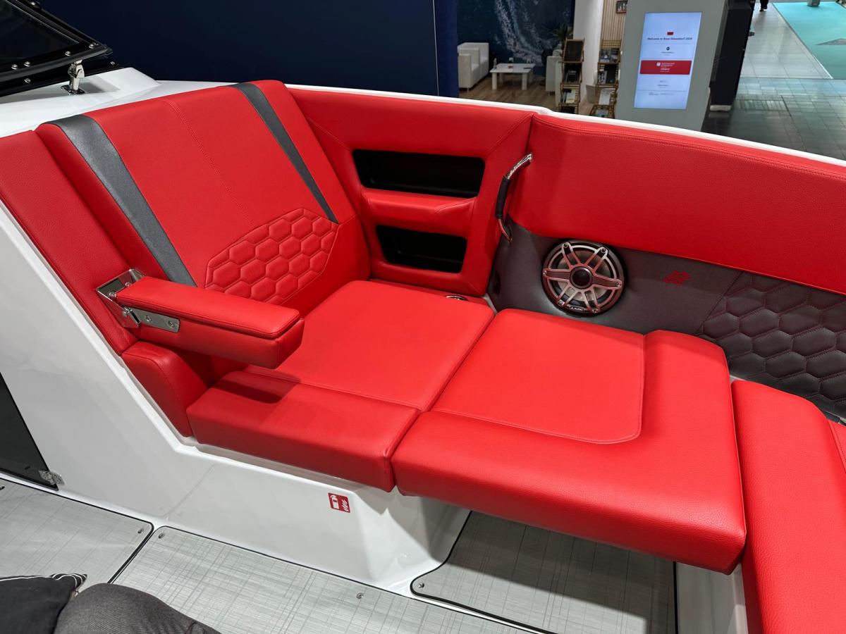 Four Winns H9 Bowrider