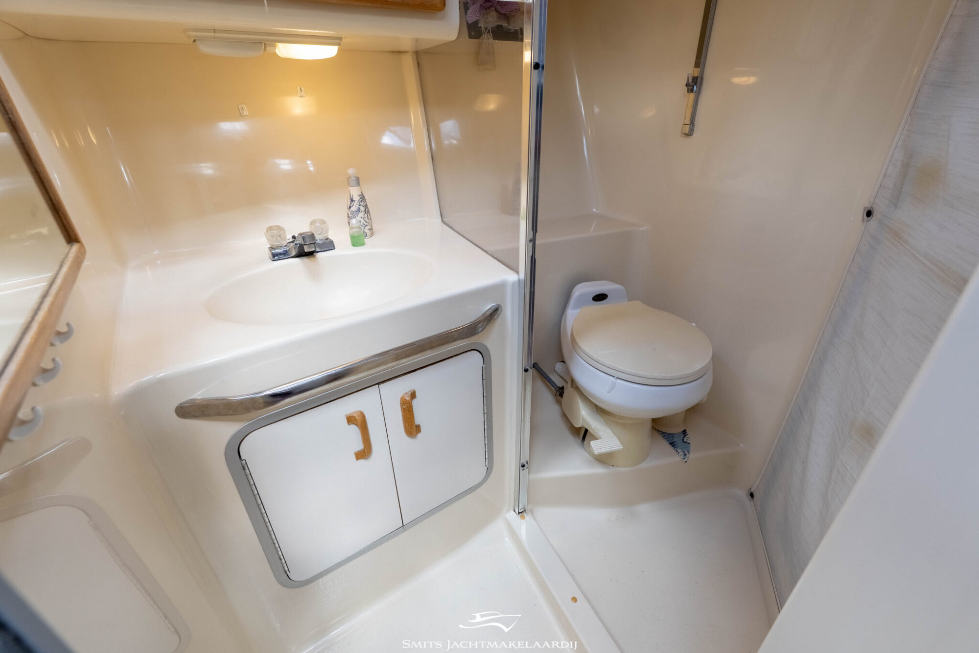 Sea Ray 370 Express Cruiser