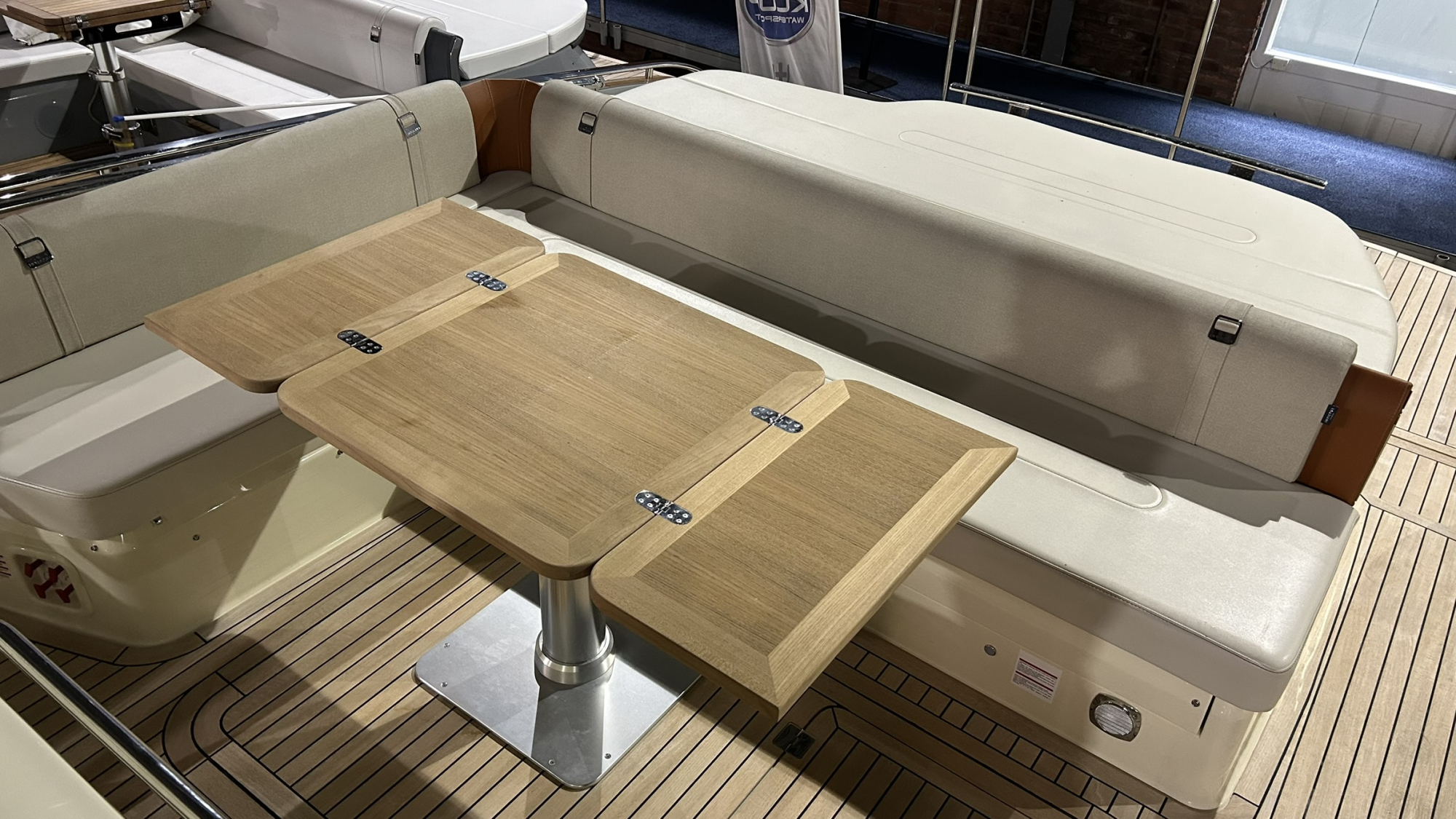 Invictus yachts Invictus GT 370 met 2x Volvo Penta D4 320 pk