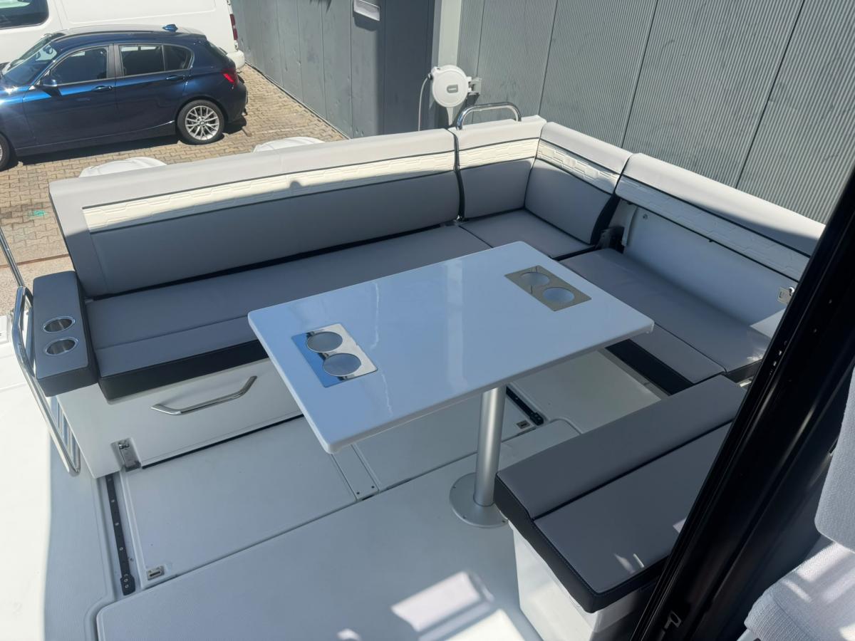 Jeanneau Merry Fisher 895 serie 2. Dit schip is aanwezig op de Yamaha stand van hiswa te water 2026.