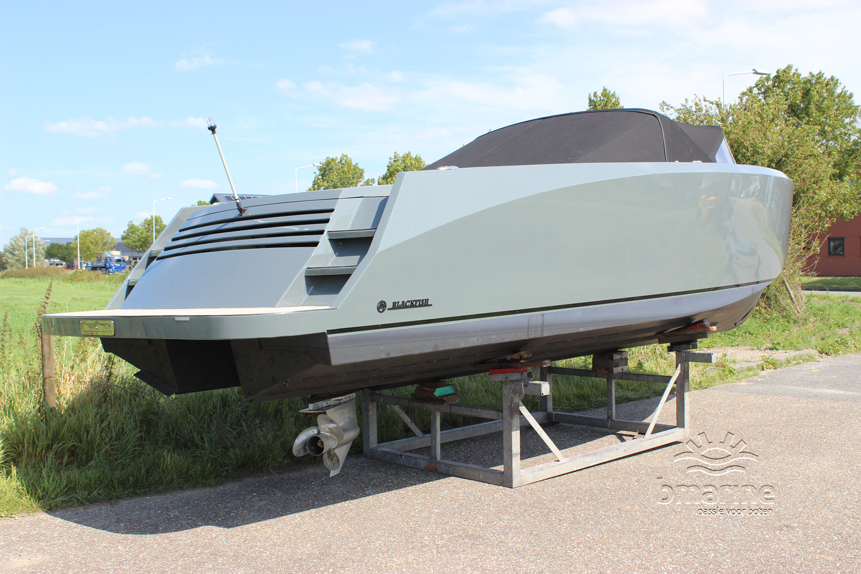 Blackfish Reallife 750 Cabin