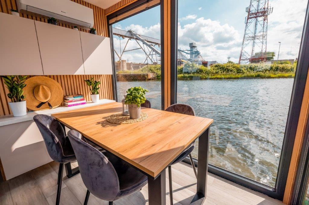 Shogun Mobile Houseboat