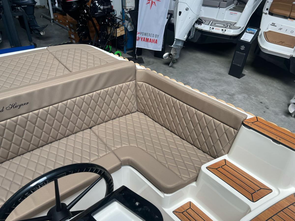 Oud Huijzer 740 Tender