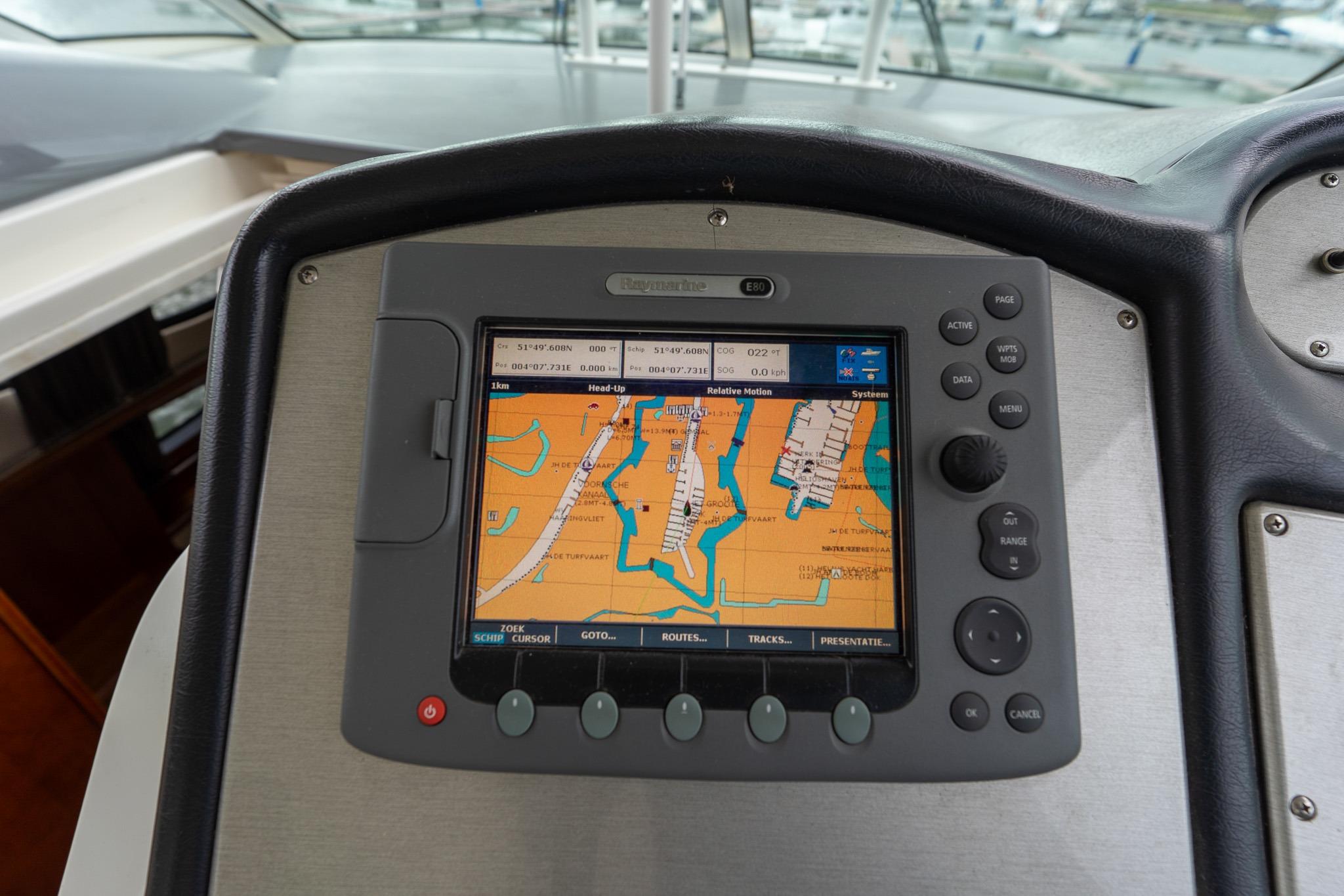 Cruisers Yachts 415 Express Motoryacht