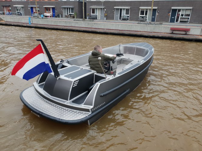 Van Vossen 600 tender DE GROOTSTE SLOEPENSHOWROOM VAN NEDERLAND hoofdfoto: 1