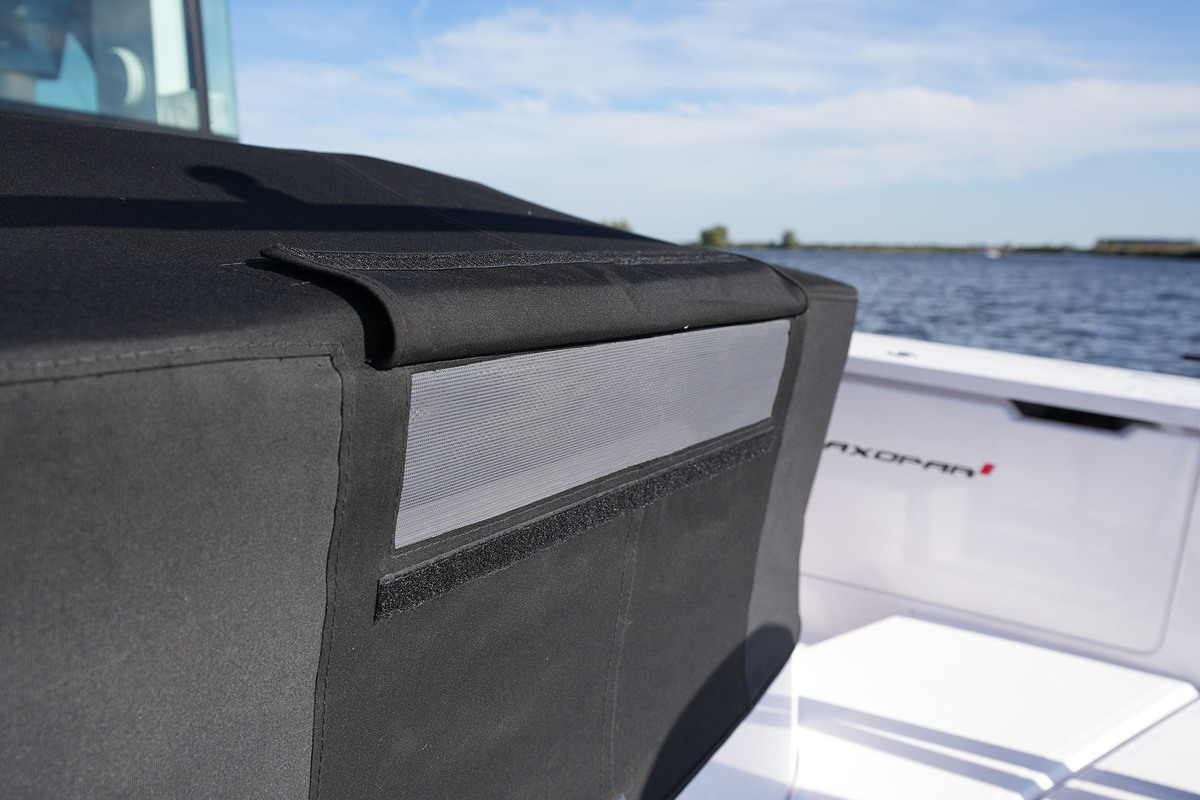 Axopar 37 XC Cross Cabin Mediterrana Edition