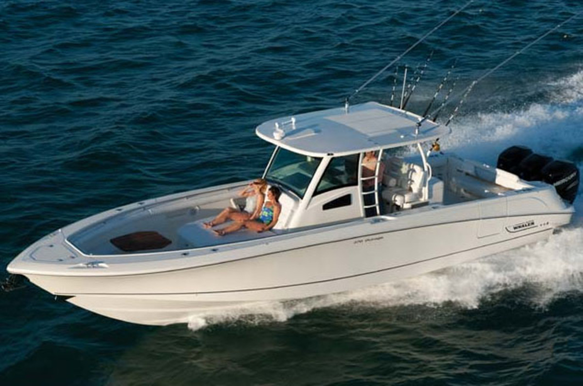 Boston Whaler 380 Outrage hoofdfoto: 1