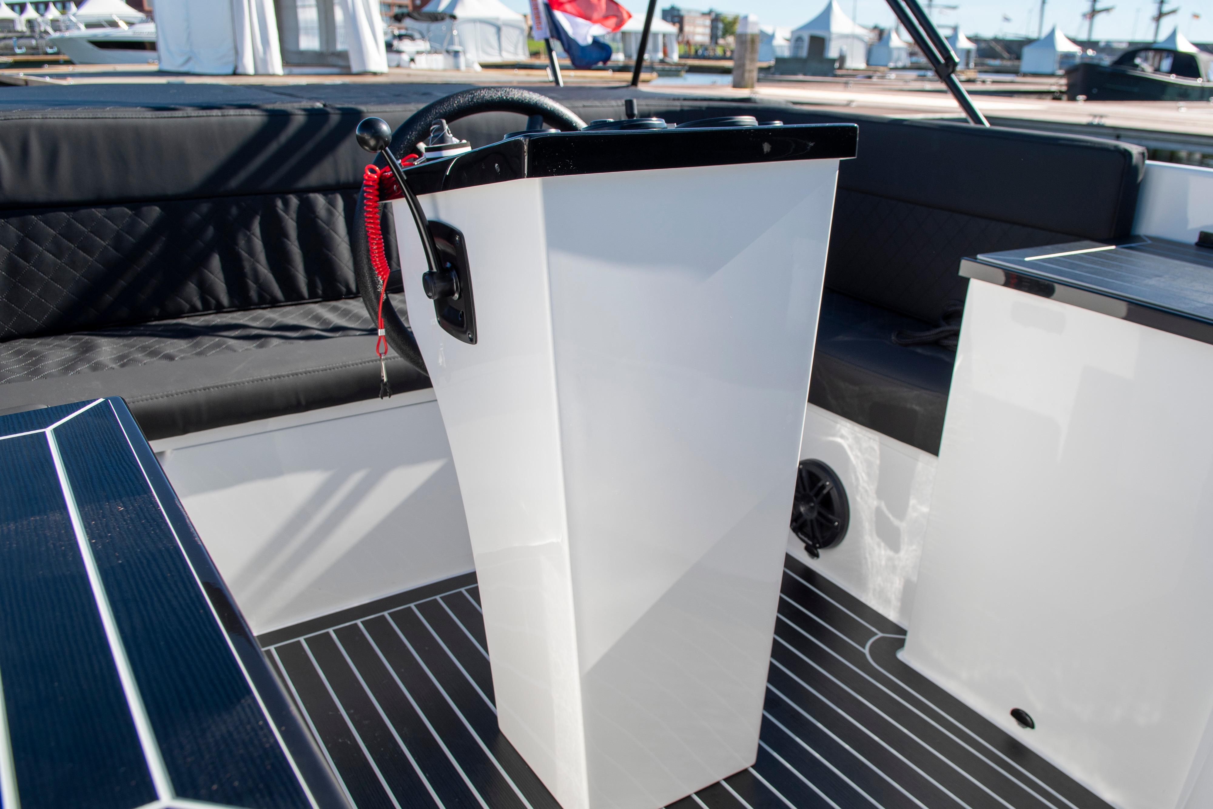 Lago Amore 633 Tender