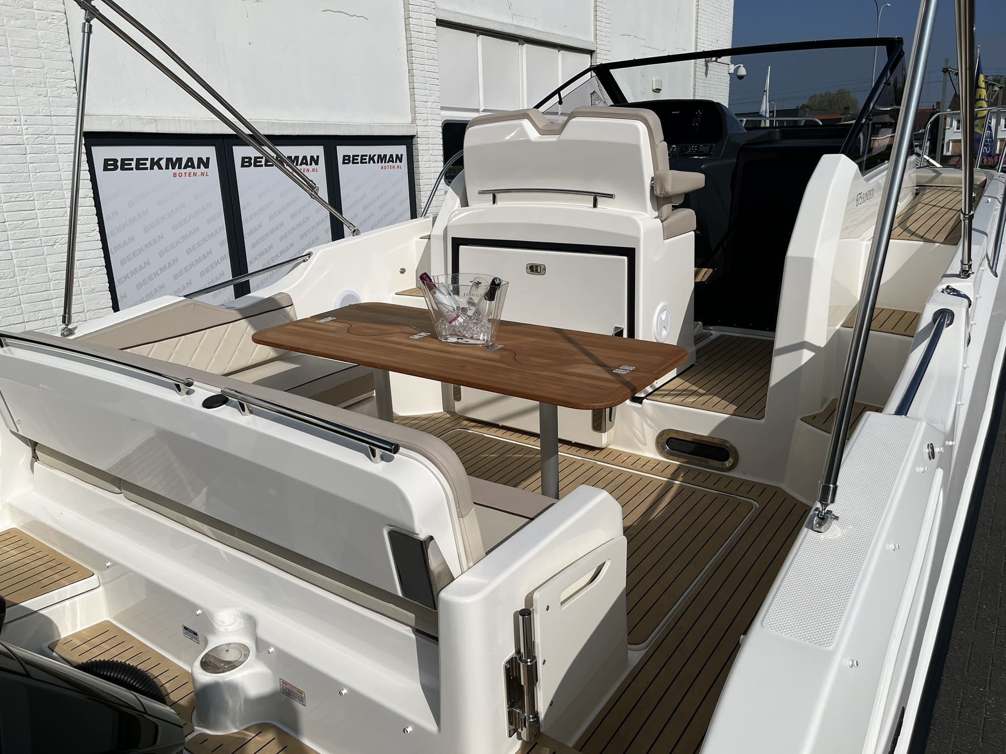 Quicksilver 875 Sundeck