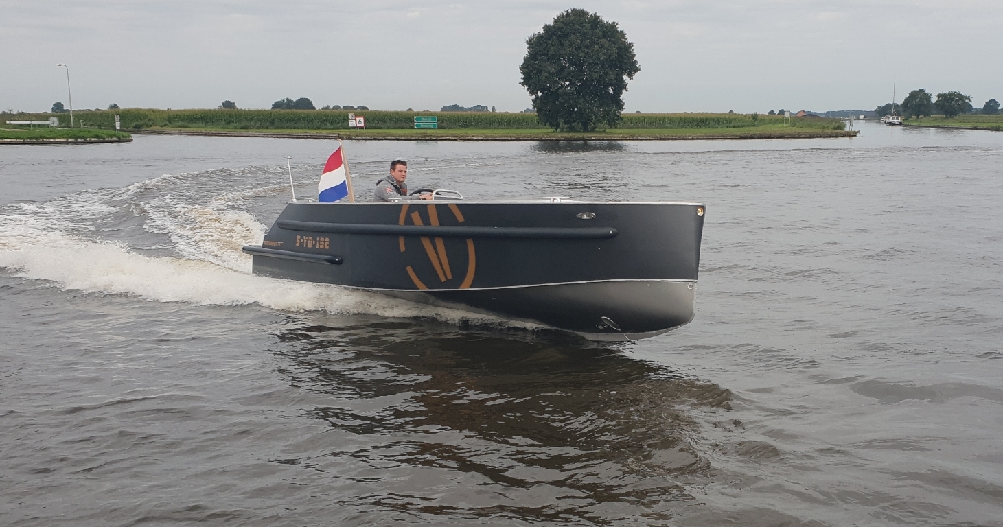 Van Vossen VanVossen Tender 777 (sport)