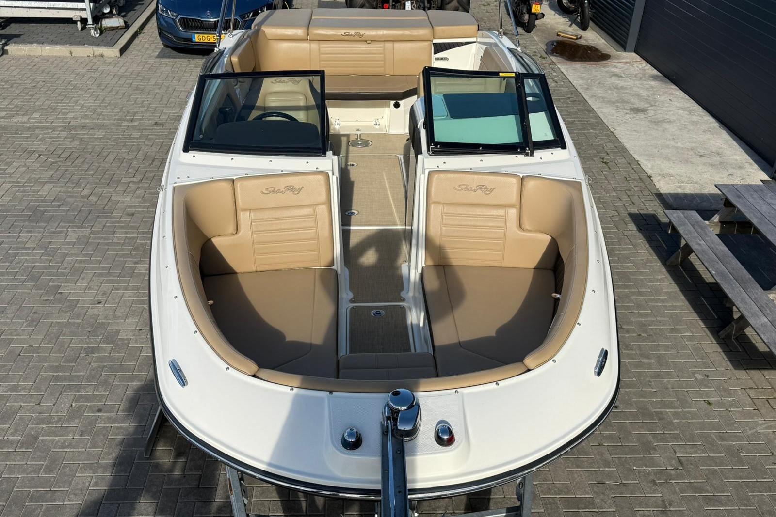 Sea Ray SPX 230