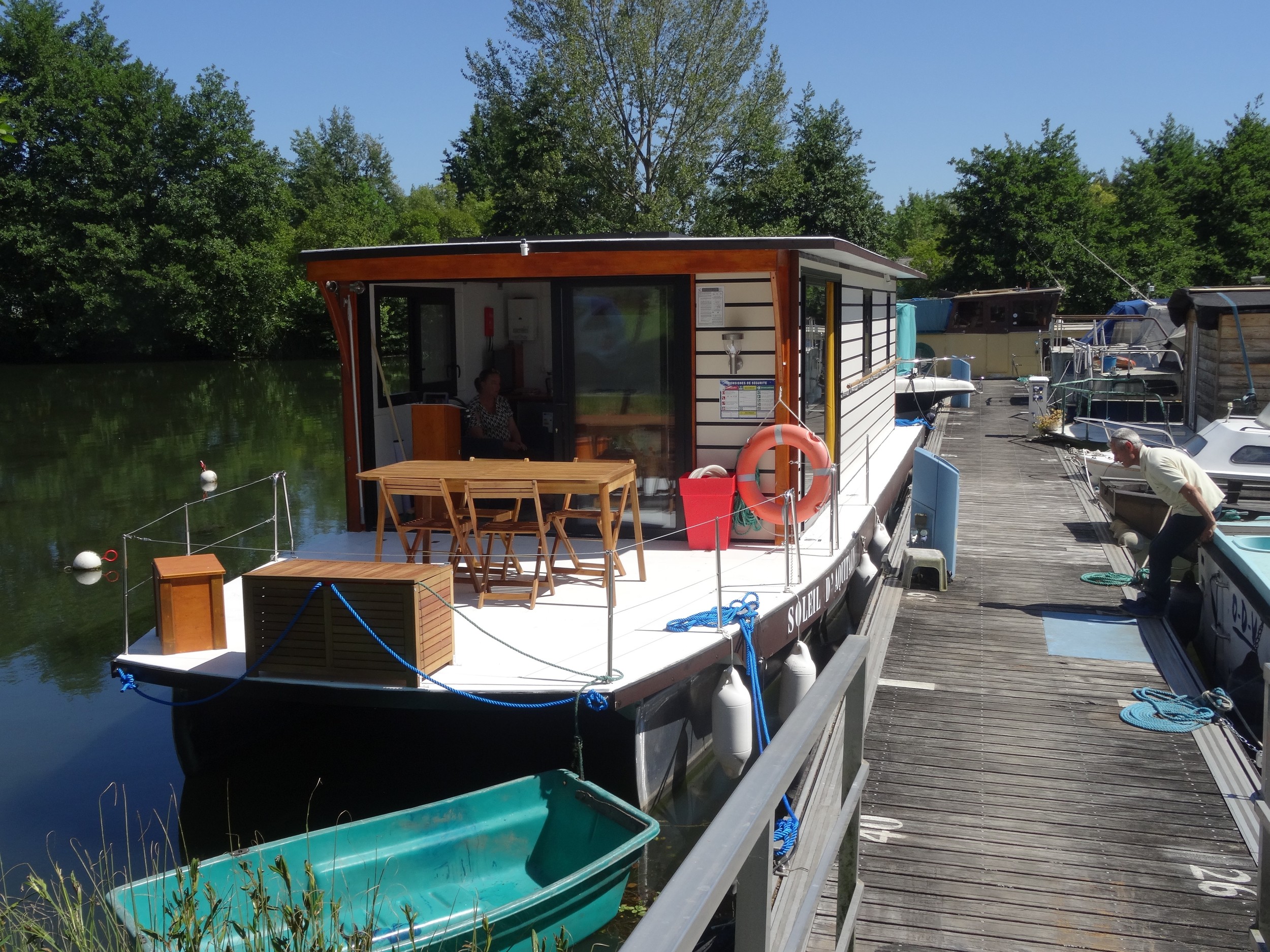 PHOEBUS COCHE SOLAIRE  LECTRICAL SELF POWERED BOAT Catamaran Standaard