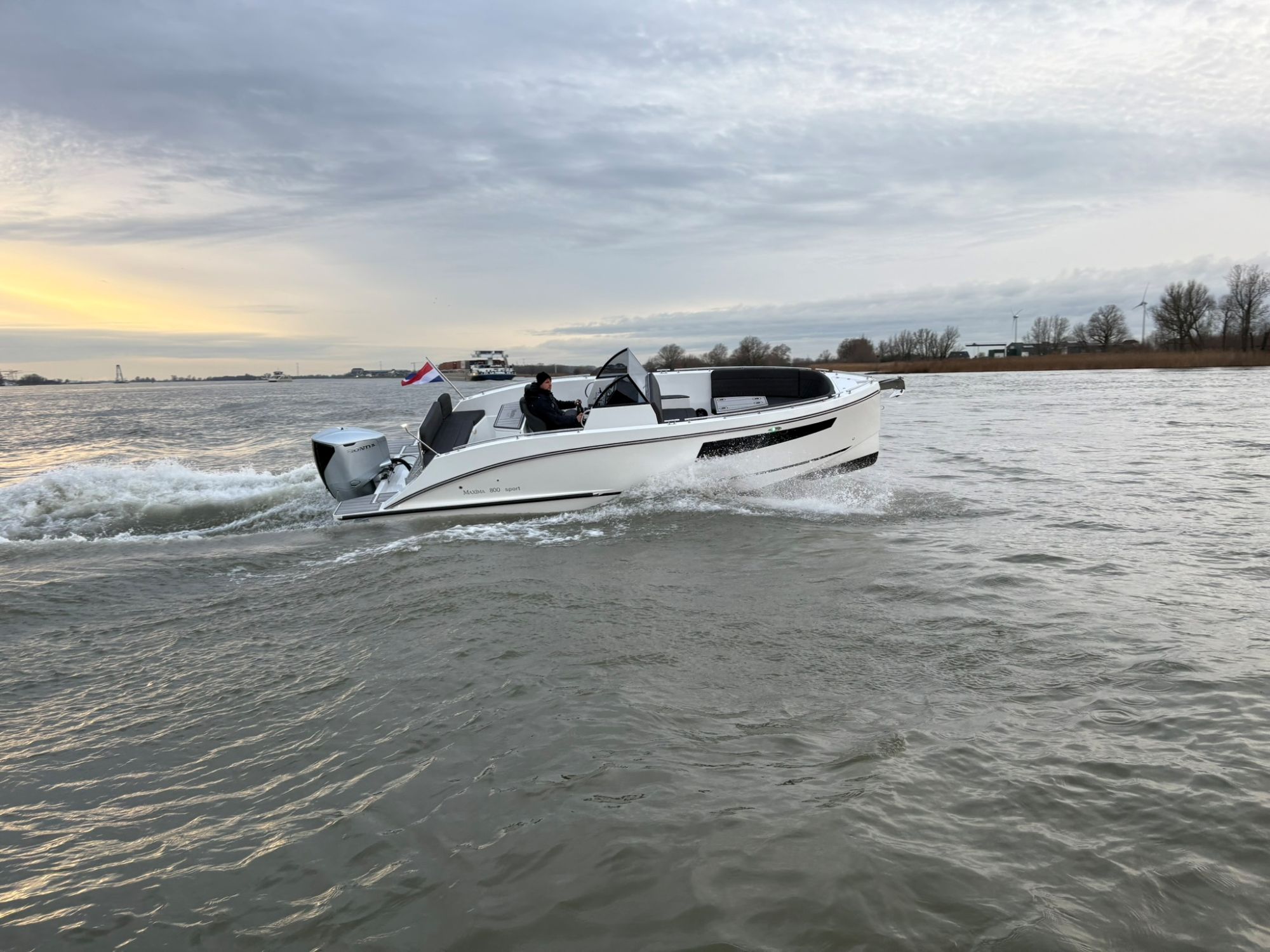 Maxima Boats 800 sport met een Honda 250 pk