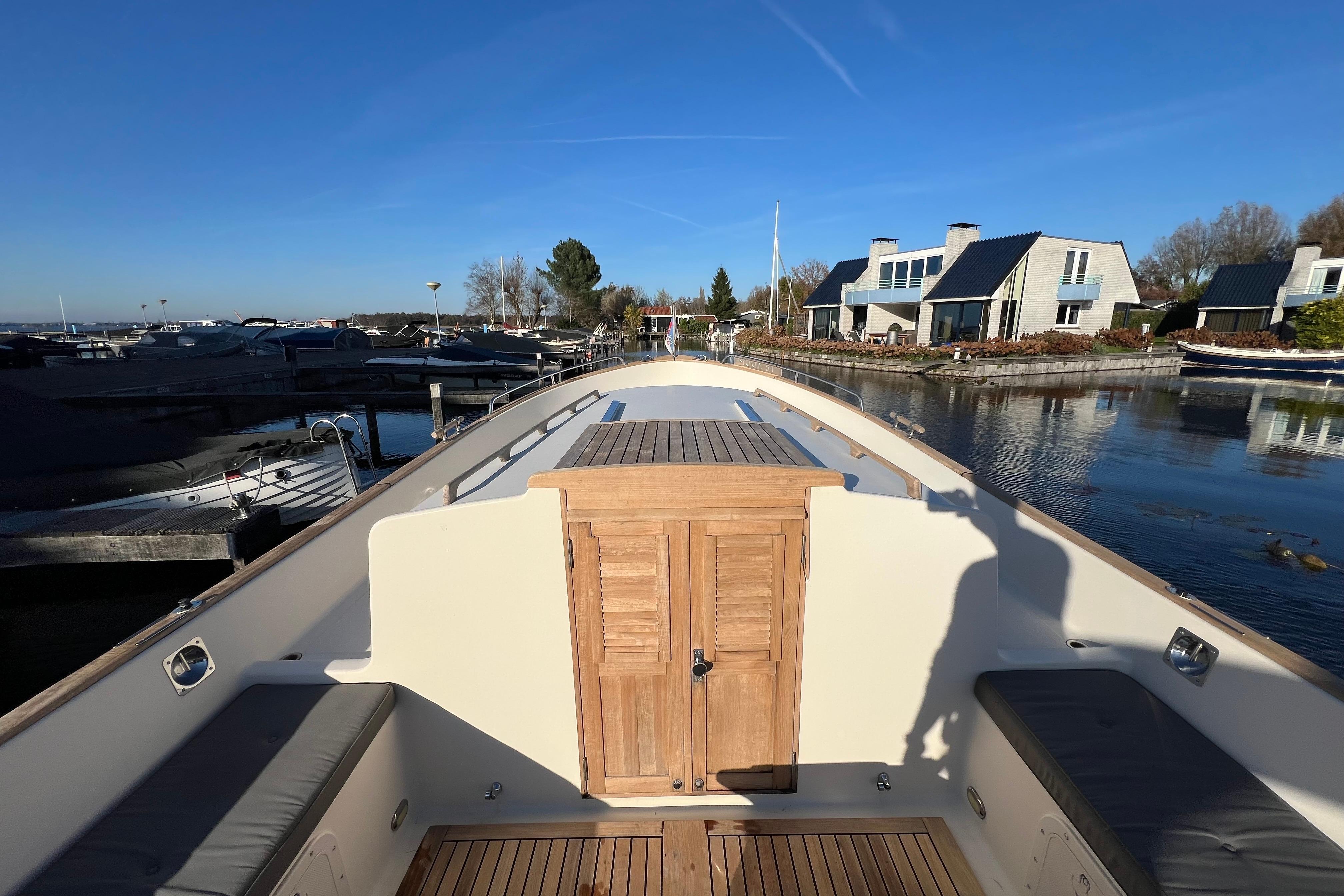 Jan Van Gent 10.35 Cabin