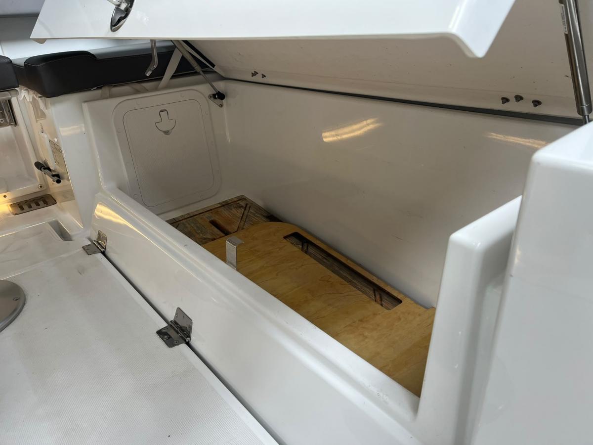 Jeanneau Cap Camarat 9.0 Walk Around with Hard-Top and airconditioning