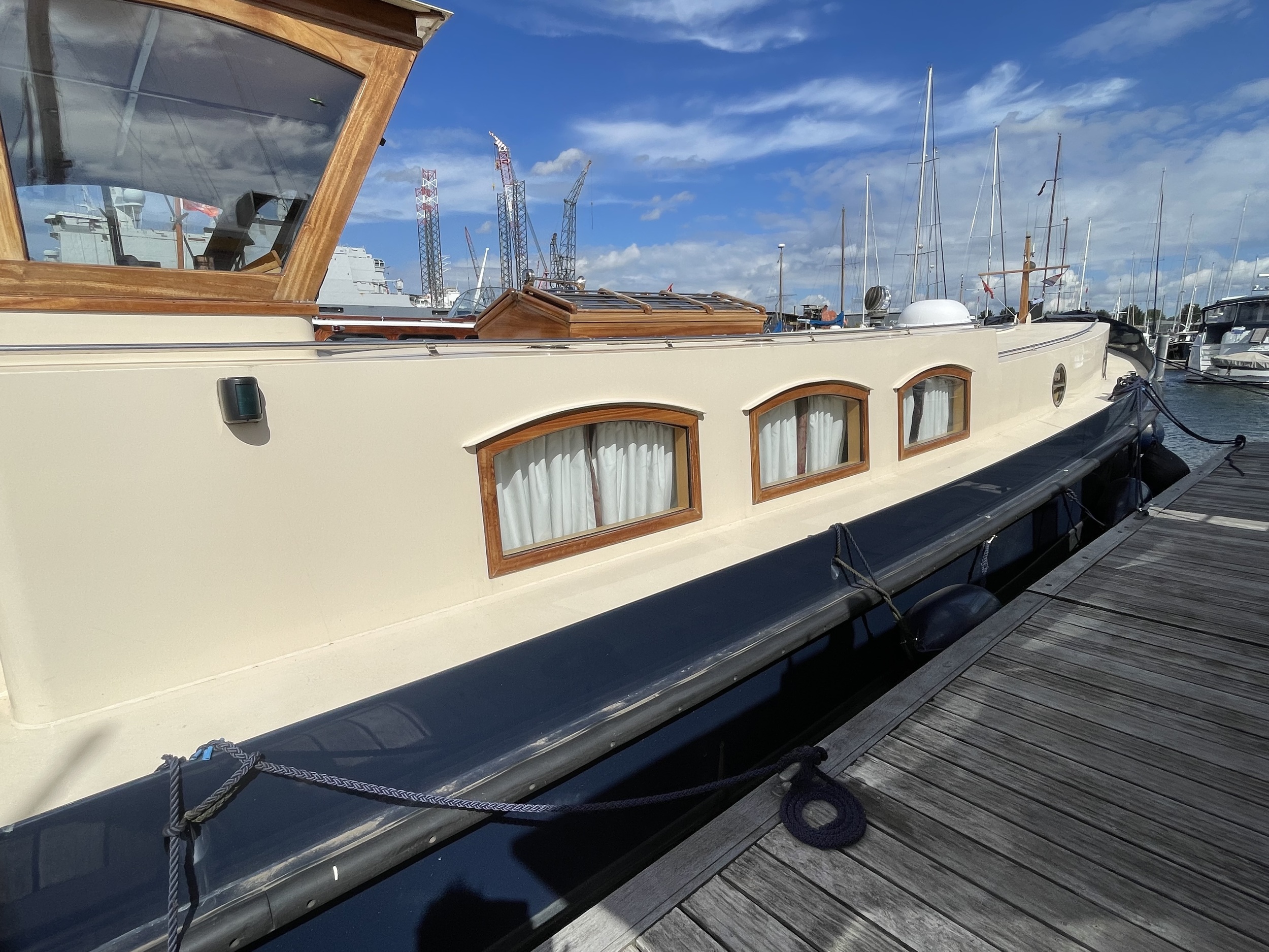 Aqualine Voyager 65 Ft
