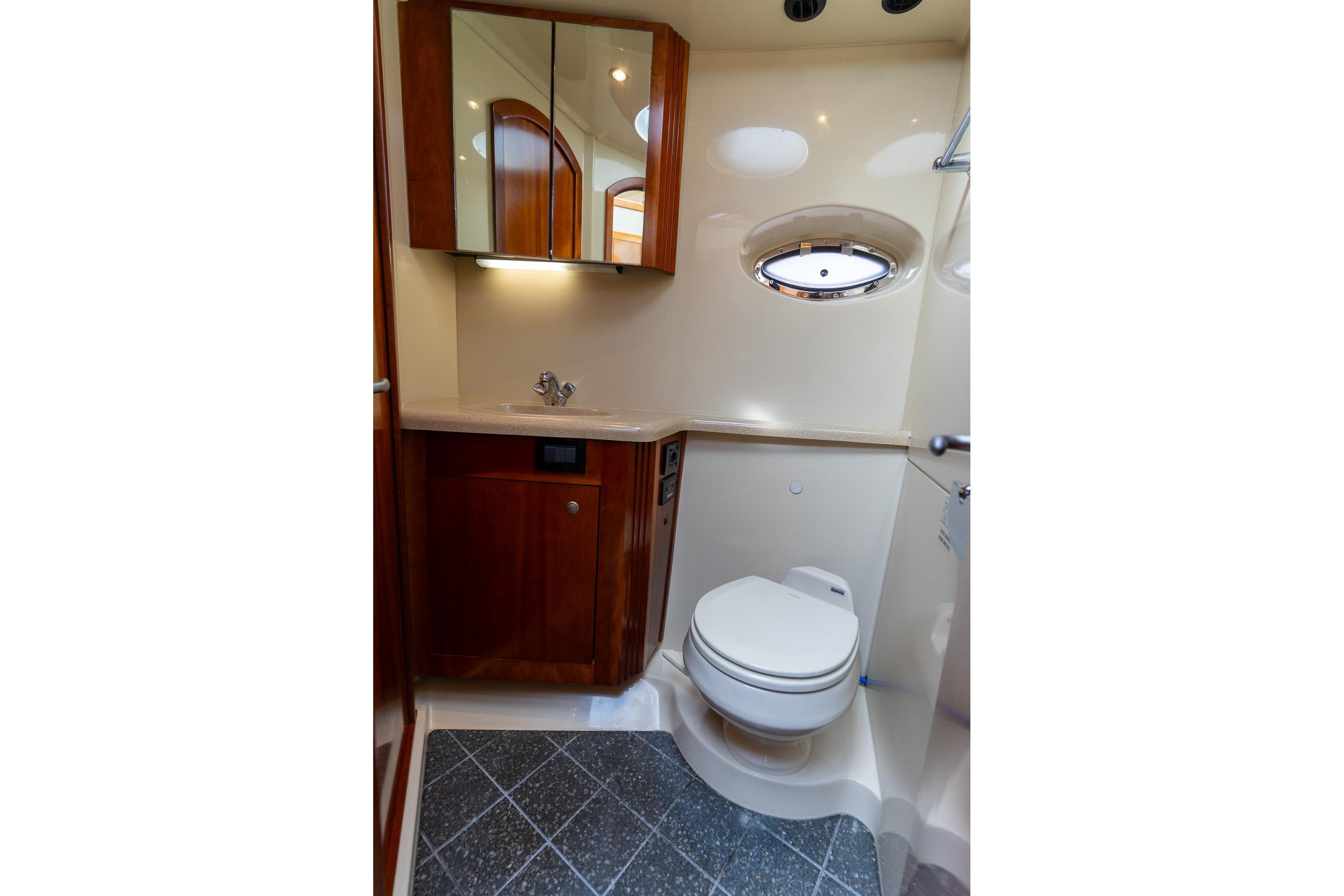 Cruisers Yachts 415 Express Motoryacht