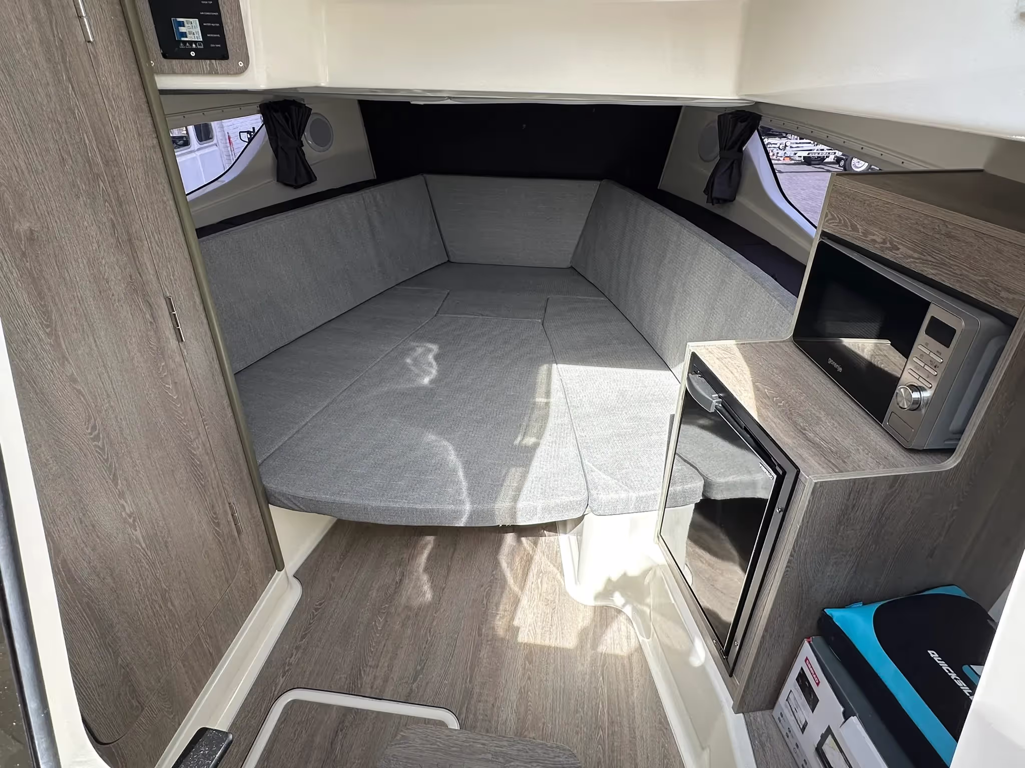 Quicksilver 875 Sundeck