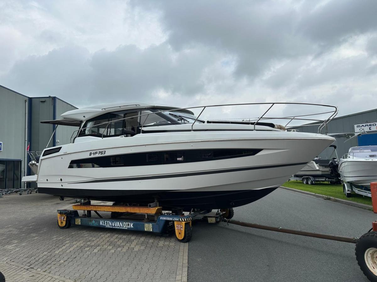 JEANNEAU NC37 met slechts 87 uur!