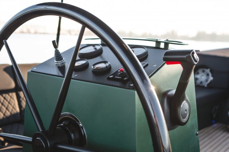 Triple X 800 DE GROOTSTE SLOEPENSHOWROOM VAN NEDERLAND