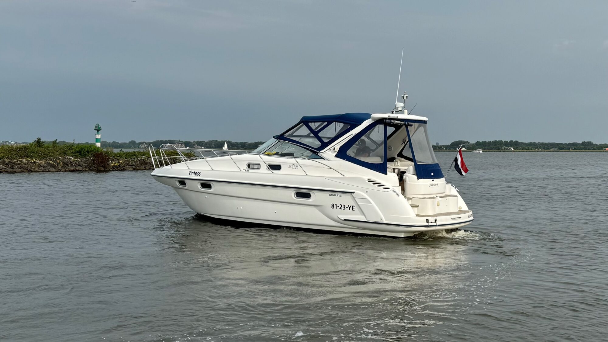 Sealine S37