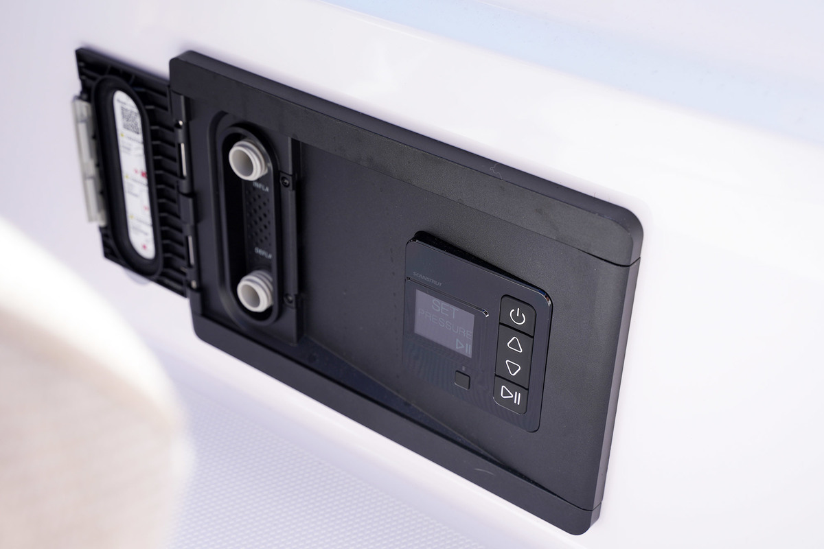 Axopar 37 XC Cross Cabin Mediterrana Edition