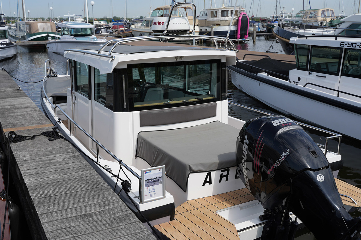 Axopar 28 Cabin