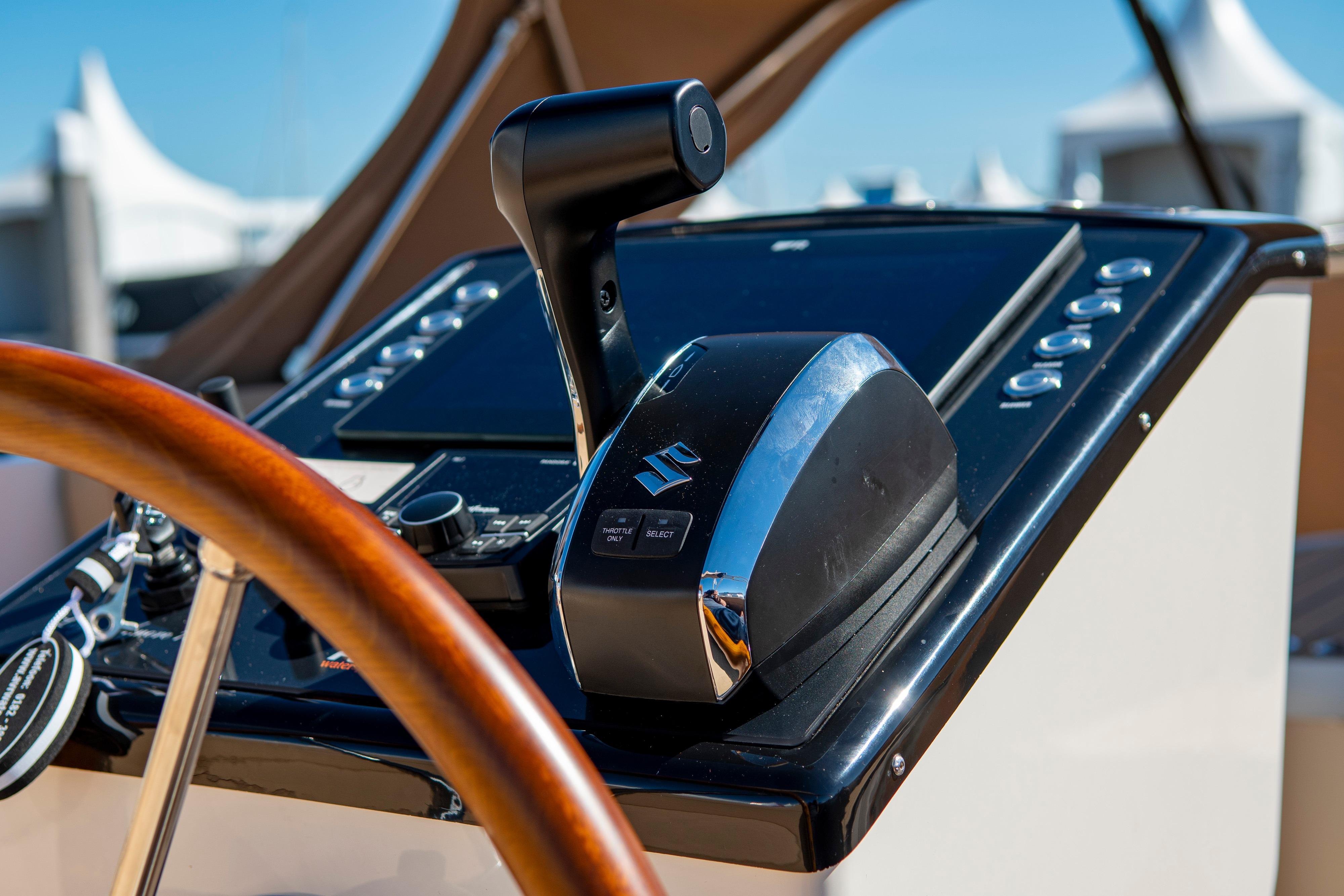 Lago Amore 733 Tender